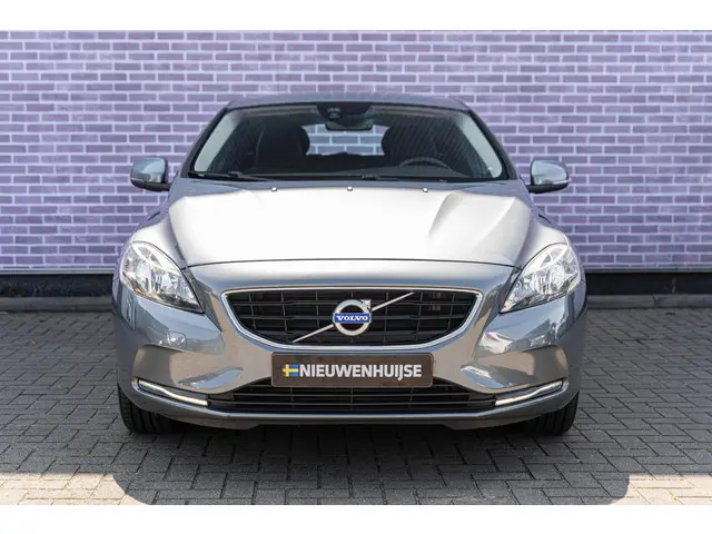 Volvo V40 T3 Momentum Automaat 2015 Benzine 4