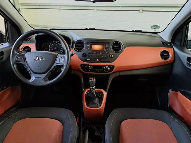 Hyundai i10 1.0i i-Motion Comfort Plus 2014 Benzine 12