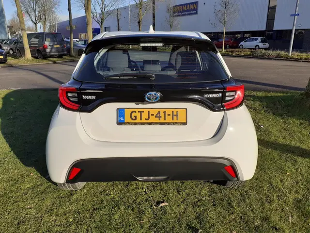 Toyota Yaris 1.5 Hybrid Dynamic 2020 Hybride Benzine 9