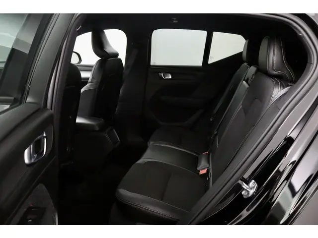 Volvo XC40 1.5 T3 Inscription zwart 2018 Benzine 14