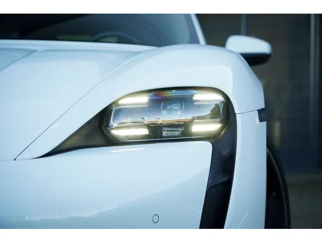 Porsche Taycan Performance 84 kWh 2021 Elektrisch 6