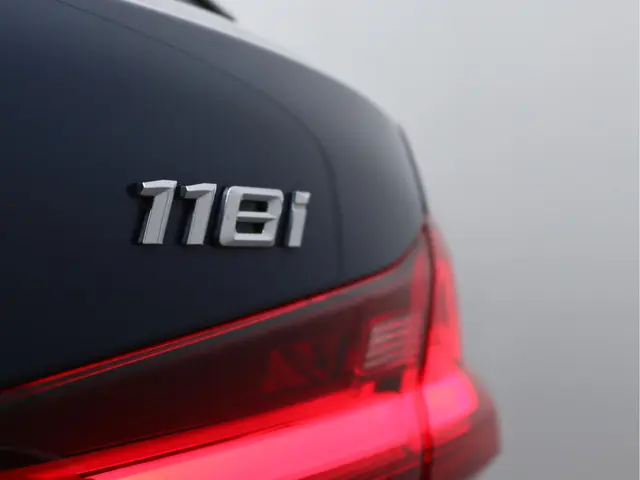 BMW 1 Serie 118i Business Edition 2022 Benzine 13