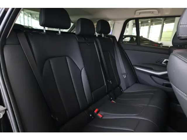 BMW 3 Serie Touring 320e 2023 Hybride Benzine 9