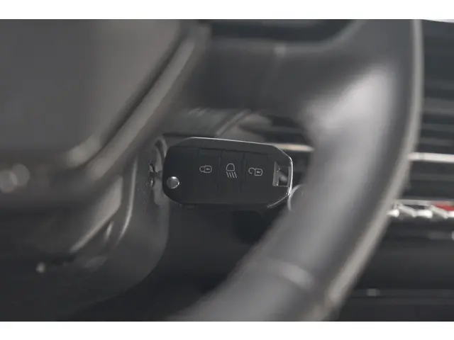 Peugeot 2008 PureTech 130 Active 2023 Benzine 14