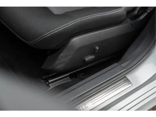 Mercedes-Benz E-Klasse E200 Avantgarde 2013 Benzine 10