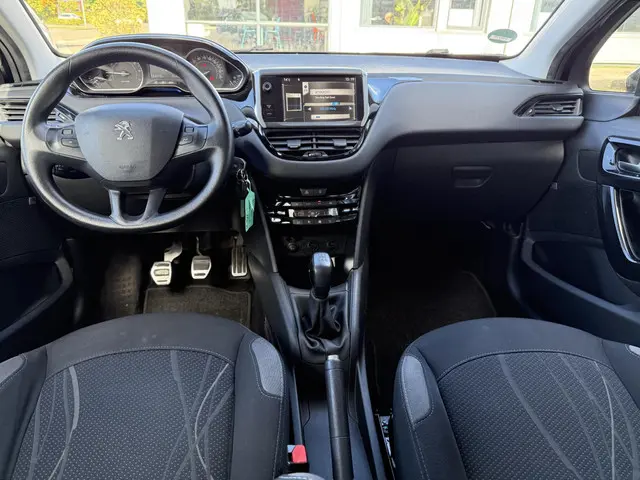 Peugeot 208 1.2 VTi Envy 2013 Benzine 7