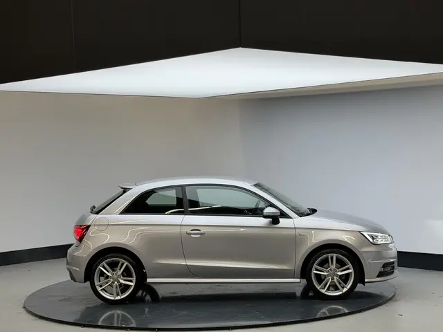 Audi A1 1.0 TFSI Adrenalin 2017 Benzine 12