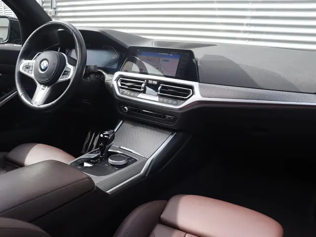 BMW 3 Serie Touring 320i 2022 Benzine 16