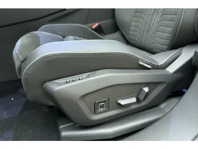 Peugeot 3008 1.2 Hybrid 136 GT 2025 Hybride Benzine 18