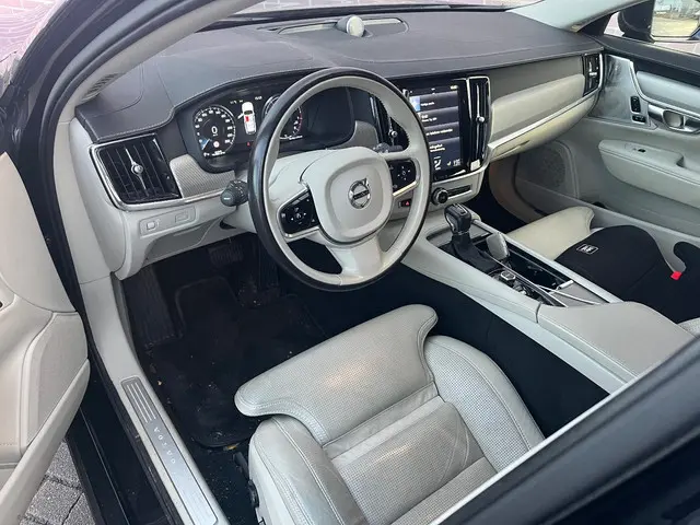Volvo V90 2