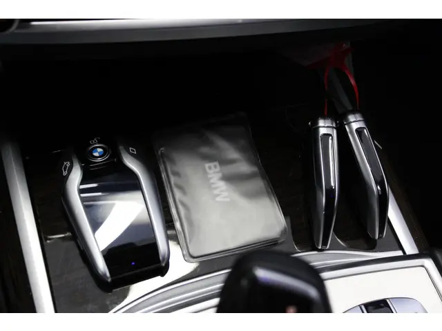 BMW 7 Serie 745e High Executive 2022 Hybride Benzine 36