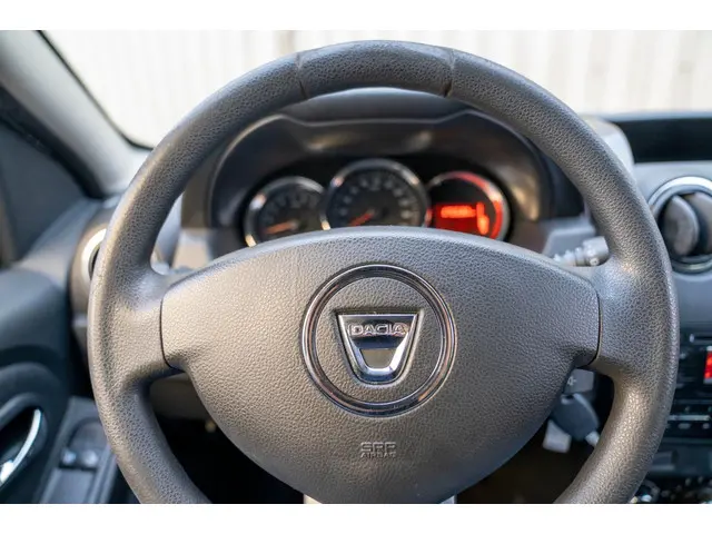 Dacia Duster 1.2 TCe 4x2 Lauréate 2015 Benzine 25