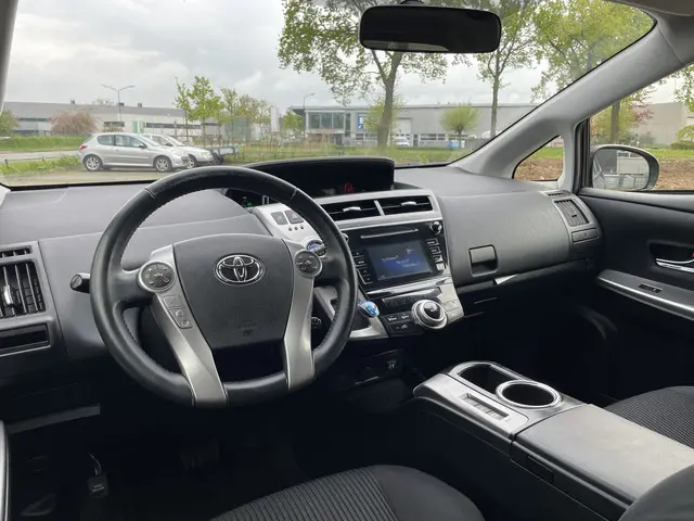 Toyota Prius + 1.8 Comfort 2017 Hybride Benzine 11