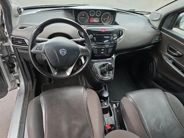 Lancia Ypsilon 0.9 TwinAir Platinum 2012 Benzine 5