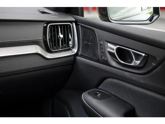 Volvo S60 2.0 B4 Ultimate Dark 2023 Benzine 37