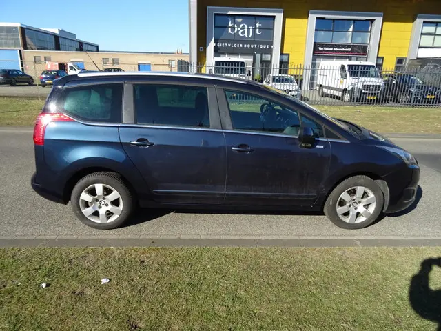 Peugeot 5008 1.2 PureTech Style 5p. 2015 Benzine 6