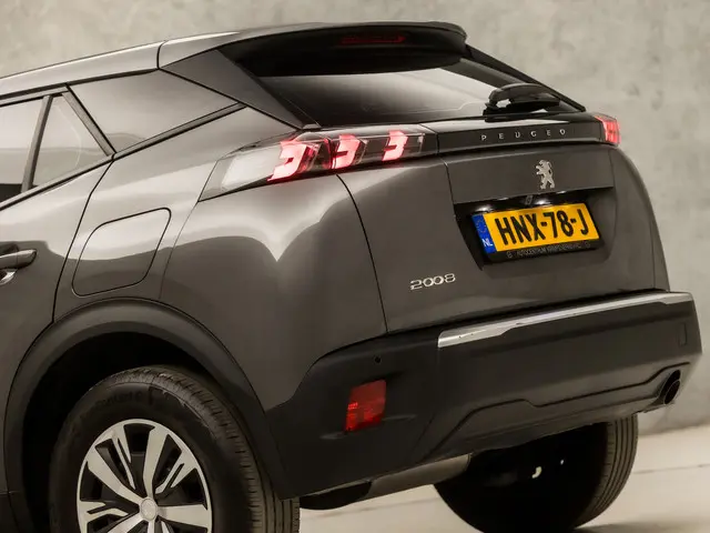 Peugeot 2008 1.2 PureTech Sport 2021 Benzine 13