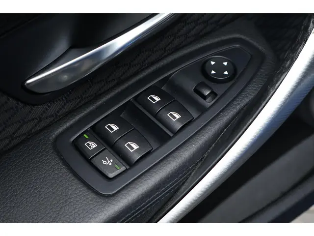 BMW 3 Serie Gran Turismo 320i Executive 2015 Benzine 39