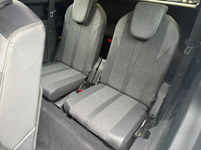 Peugeot 5008 1.6 e-THP GT-Line - 7 personen 2018 Benzine 42