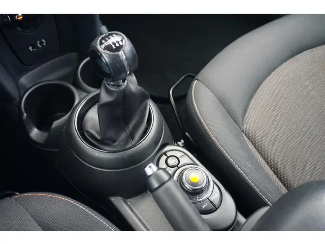 MINI 5-Deurs Cooper 2017 Benzine 14
