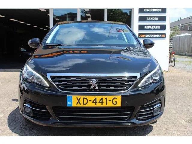 Peugeot 308 1.2 PureTech Allure 2018 Benzine 2