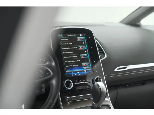 Renault Scénic TCe 140 EDC Bose 2021 Benzine 70