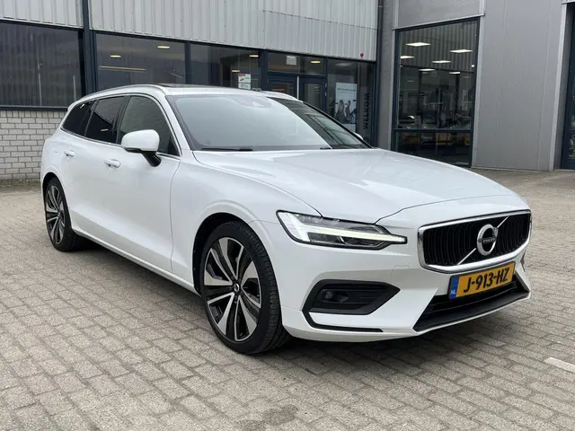Volvo V60 2.0 B3 Business Pro 2020 Benzine 76