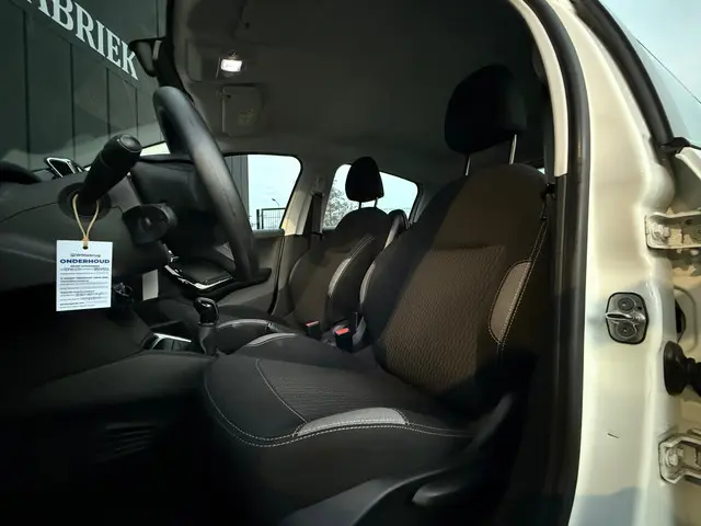 Peugeot 208 1.2 PureTech Blue Lion CarPlay 2016 Benzine 11