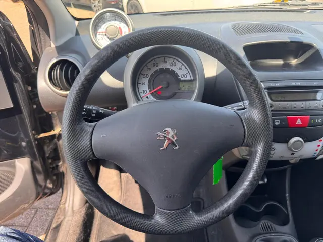 Peugeot 107 1.0 Active NAP / AIRCO / LED 2013 Benzine 16