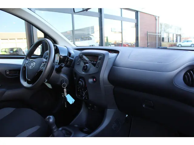 Toyota Aygo 1.0 VVT-i x-fun 2020 Benzine 6