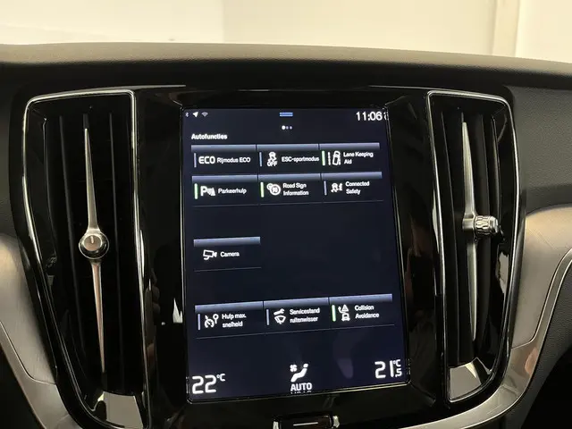 Volvo V60 2.0 B3 Momentum Advantage 2021 Benzine 34