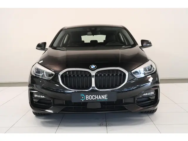 BMW 1 Serie 118i Business Edition Plus 2022 Benzine 18