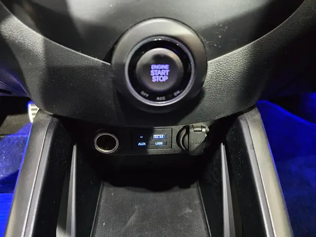 Hyundai Veloster 1.6 T-GDI i-Catcher Premium 2015 Benzine 26