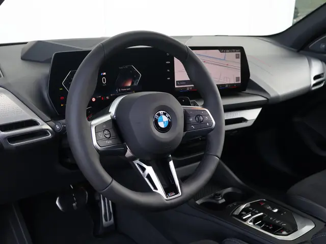 BMW 1 Serie 120 2025 Benzine 37