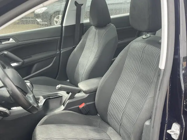 Peugeot 308 1.2 PureTech Active 2015 Benzine 6
