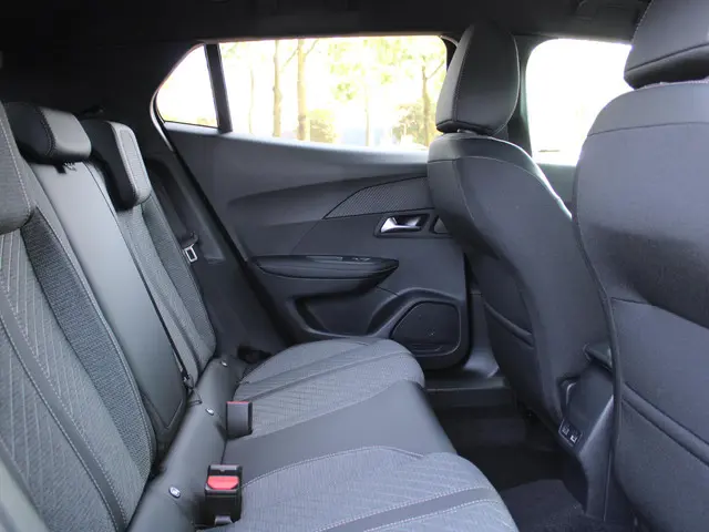 Peugeot e-2008 Allure Avantage 54 kWh 2025 Elektrisch 7