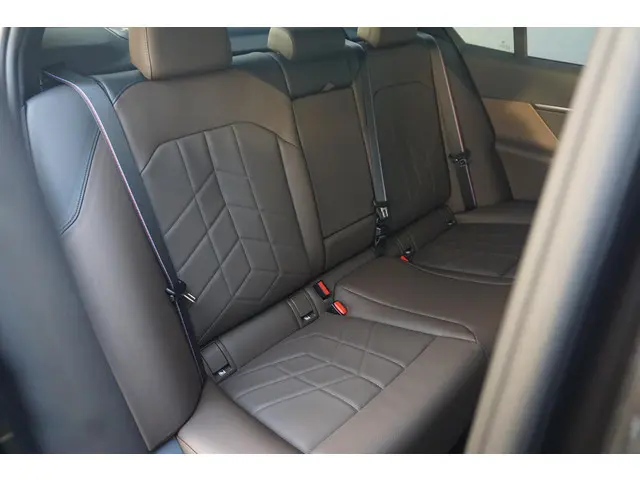 BMW 5 Serie Touring 530e 2025 Hybride Benzine 10