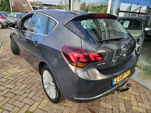 Opel Astra 1.4 Turbo Cosmo,trekhaak,navigatie 2013 Benzine 6