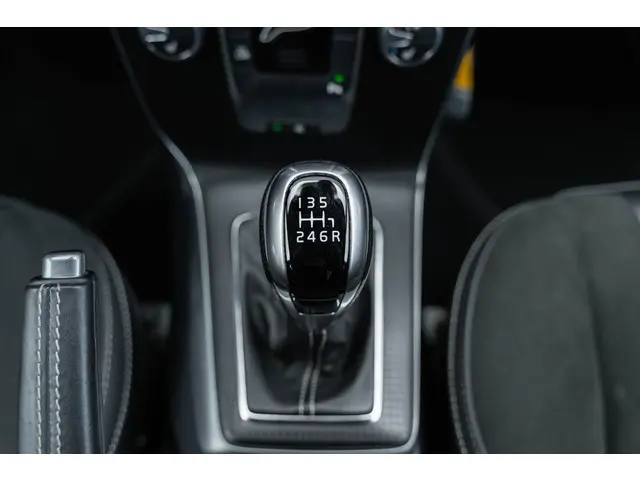 Volvo V40 T4 190pk R-Design 2018 Benzine 30