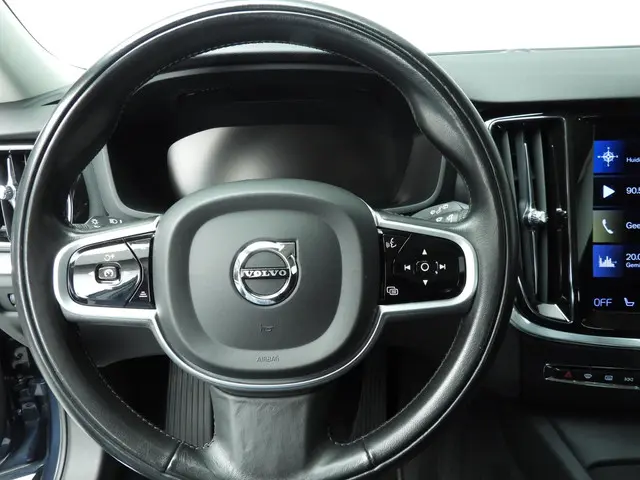 Volvo V60 2.0 B4 MHEV diesel R-Design 2021 Diesel 13