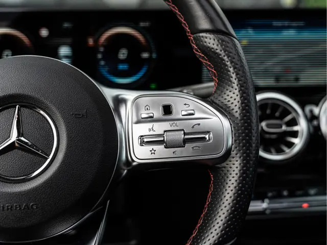 Mercedes-Benz EQB 250 AMG Line 67 kWh 2022 Elektrisch 35