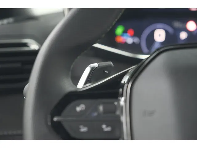 Peugeot 2008 PureTech 130 EAT8 GT 2024 Benzine 36