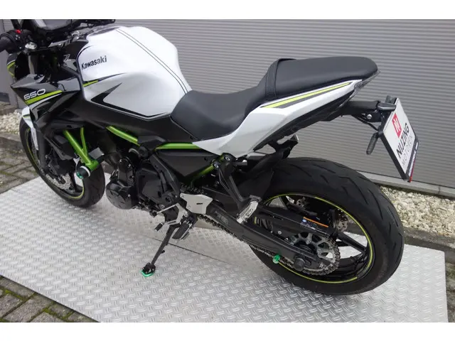 Kawasaki Z650 ABS 2020 Benzine 16