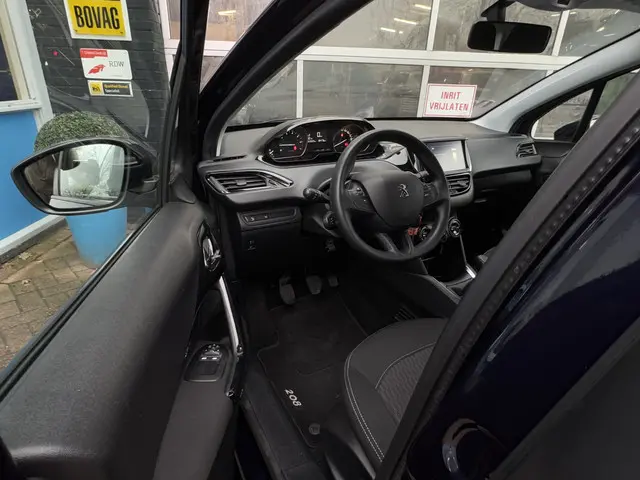 Peugeot 208 1.2 RIJKLAAR! Nieuwe Distributie 2019 Benzine 31