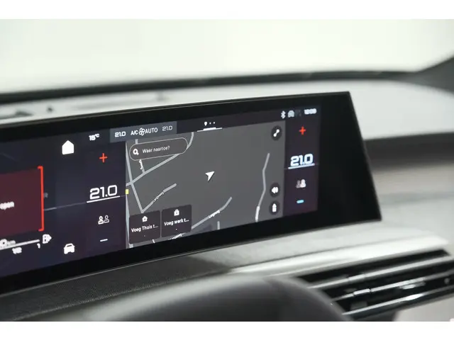 Peugeot 3008 Hybrid 145 e-DCS6 GT 2025 Hybride Benzine 44