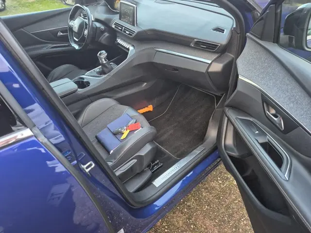 Peugeot 3008 1.2 PureTech GT Line 2017 Benzine 13