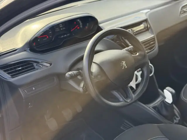 Peugeot 208 1.0 VTi LIKE 2014 Benzine 10