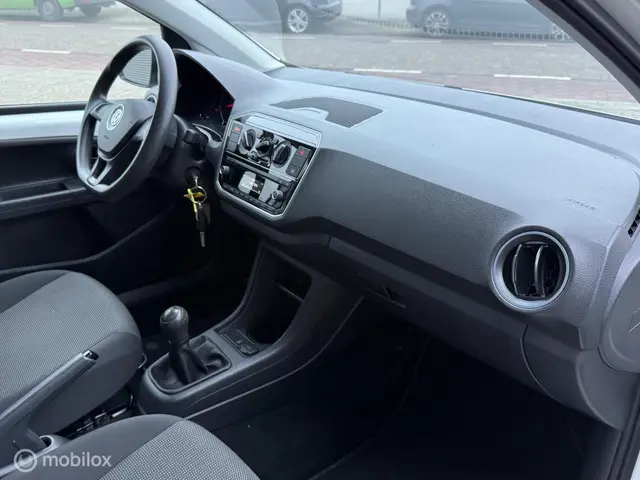 Volkswagen up! 1.0 BMT move up! AIRCO 2017 Benzine 12