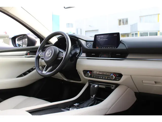 Mazda 6 Sedan 2.5 SkyActiv-G 194 Luxury 2020 Benzine 14