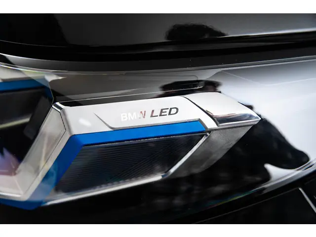 BMW X3 30e xDrive 2025 Hybride Benzine 32